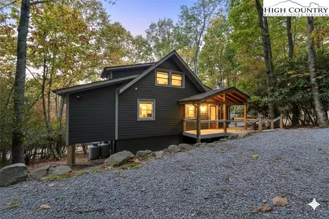Exterior - 713 Pine Ridge Rd, Beech Mountain, NC 28604 photo 3 of 10