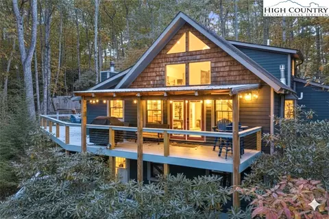 Exterior - 713 Pine Ridge Rd, Beech Mountain, NC 28604 photo 2 of 10