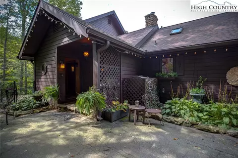 2453 Payne Branch Rd, Blowing Rock, NC 28605