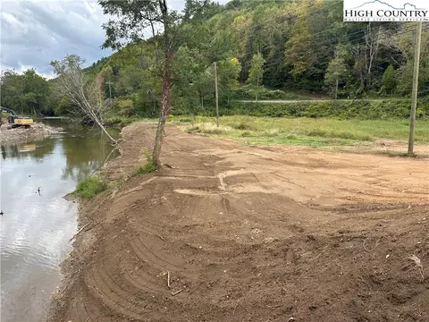 000 Highland River Pkwy, Spruce Pine, NC 28777