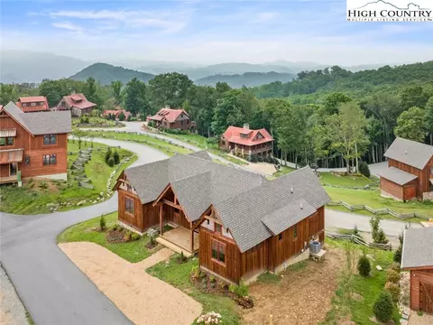 49 Long Crested Dr, Banner Elk, NC 28604