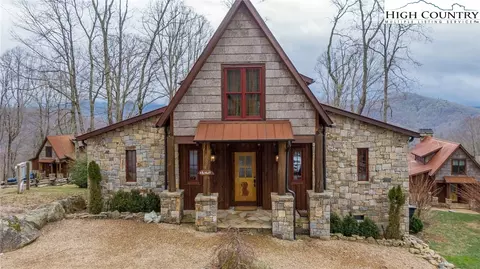 7 Eagle Village Cir, Banner Elk, NC 28604