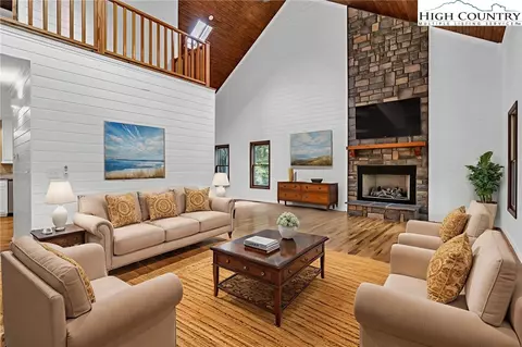 230 Woodbriar Dr, Sugar Grove, NC 28679