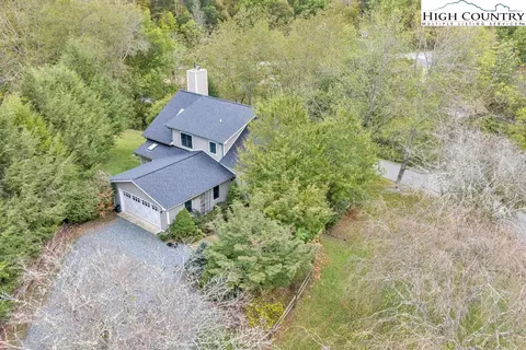 230 Woodbriar Dr, Sugar Grove, NC 28679