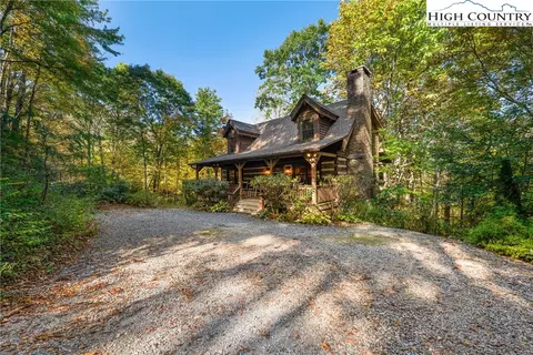 8558 Dancing Bear Ln, Blowing Rock, NC 28605