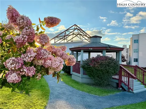 301 Pinnacle Inn Rd #2201, Beech Mountain, NC 28604