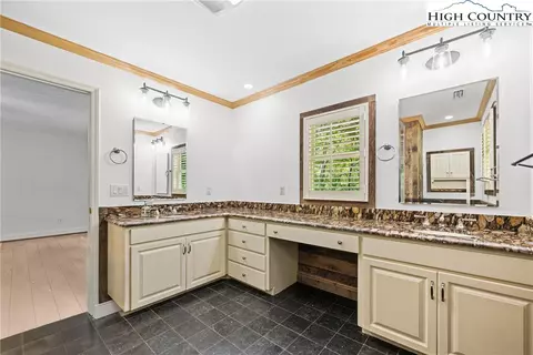 Bath - 955 Dogwood, Boone, NC 28607 photo 3 of 7
