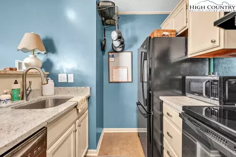 Kitchen - 129 Bunny Ln #E1, Boone, NC 28607 photo 2 of 3