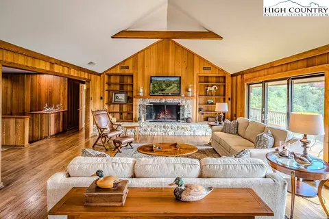 Living - 233 Balsam, Boone, NC 28607 photo 3 of 8