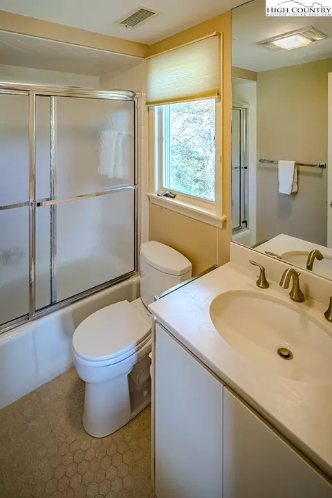 Bath - 233 Balsam, Boone, NC 28607 photo 4 of 5