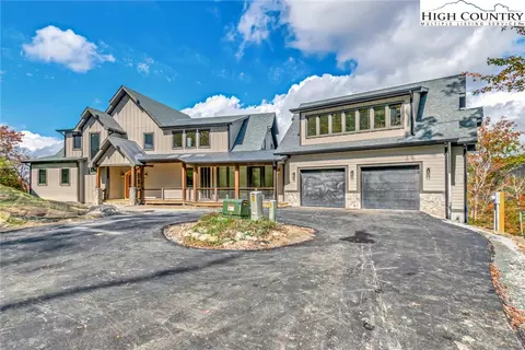 520 Elk Creek Dr, Banner Elk, NC 28604