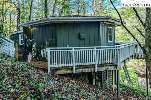 111 Skyview Ln, Banner Elk, NC 28604