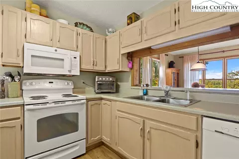 Kitchen - 504 St Andrews Rd, Beech Mountain, NC 28604 photo 2 of 5