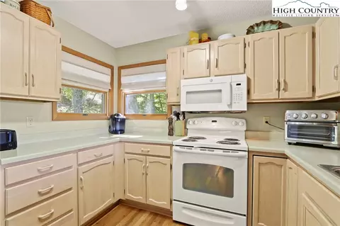 Kitchen - 504 St Andrews Rd, Beech Mountain, NC 28604 photo 3 of 5
