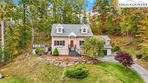 555 Highland Dr, Banner Elk, NC 28604