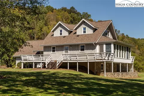 410 River Dr, Warrensville, NC 28693