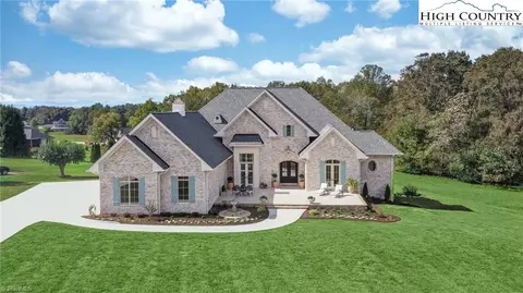 202 Canterbury Dr, North Wilkesboro, NC 28659