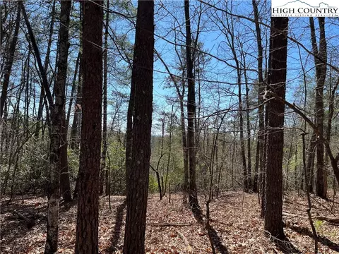 2500 Playmore Beach Rd, Lenoir, NC 28645
