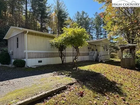 4704 Old Fields Creek Rd, Grassy Creek, NC 28631