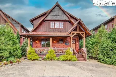 47 Eagle Park Cir, Banner Elk, NC 28604