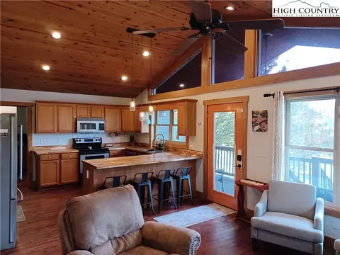 12 Shangrila Trl, Spruce Pine, NC 28777