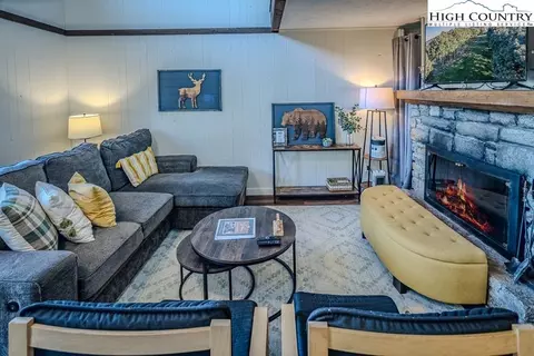 Living - 115 N Pinnacle Ridge Rd #47, Beech Mountain, NC 28604 photo 2 of 4