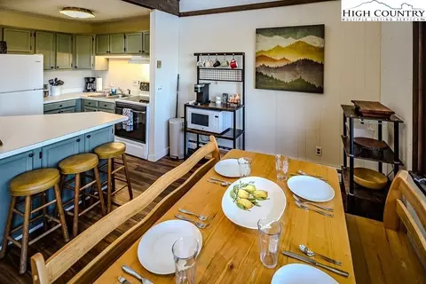 Dining - 115 N Pinnacle Ridge Rd #47, Beech Mountain, NC 28604 photo 4 of 5