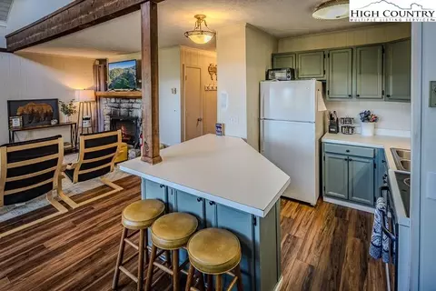 Kitchen - 115 N Pinnacle Ridge Rd #47, Beech Mountain, NC 28604 photo 1 of 2
