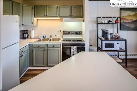 Kitchen - 115 N Pinnacle Ridge Rd #47, Beech Mountain, NC 28604 photo 2 of 2