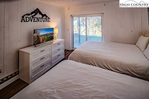 Bedroom - 115 N Pinnacle Ridge Rd #47, Beech Mountain, NC 28604 photo 2 of 5