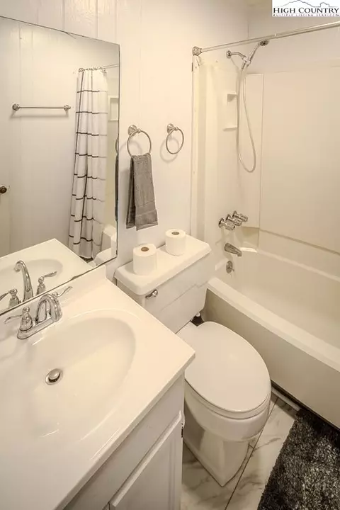 Bath - 115 N Pinnacle Ridge Rd #47, Beech Mountain, NC 28604 photo 1 of 2