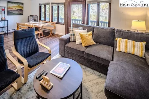 Living - 115 N Pinnacle Ridge Rd #47, Beech Mountain, NC 28604 photo 3 of 4