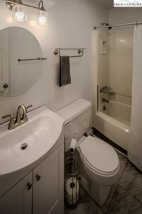Bath - 115 N Pinnacle Ridge Rd #47, Beech Mountain, NC 28604 photo 2 of 2