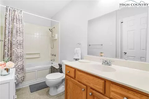 Bath - 488 Green Briar Rd, Boone, NC 28607 photo 1 of 4