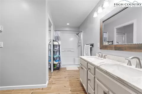 Bath - 488 Green Briar Rd, Boone, NC 28607 photo 2 of 4