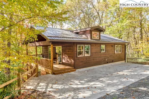 359 Sorrento Falls Rd, Blowing Rock, NC 28605
