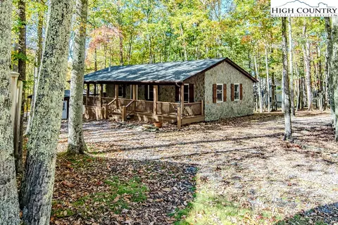 719 Pine Ridge Rd, Beech Mountain, NC 28604