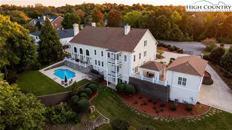 822 NW 36th Ave Pl, Hickory, NC 28601