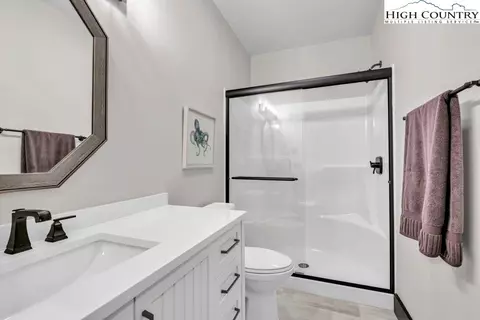Bath - 322 S Creek Dr, Boone, NC 28607 photo 6 of 7