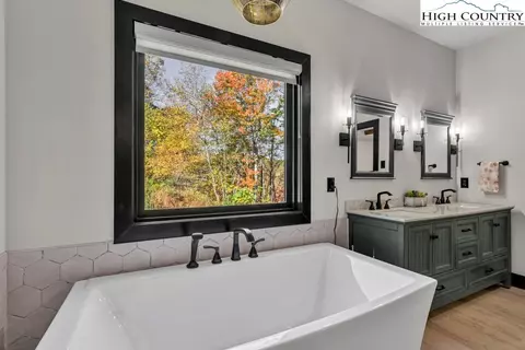 Bath - 322 S Creek Dr, Boone, NC 28607 photo 3 of 7