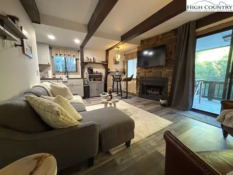 76 Creekside Dr #B, Banner Elk, NC 28604