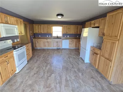 709 Deep Ford Rd, Lansing, NC 28643 photo 8