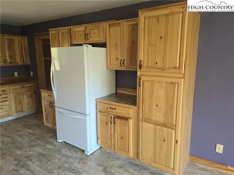 709 Deep Ford Rd, Lansing, NC 28643 photo 9