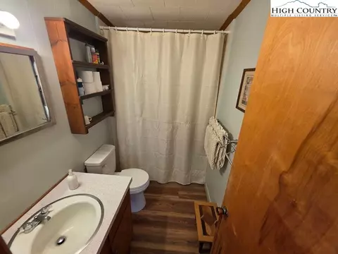 Bath - 4091 Big Ivy Rd, Purlear, NC 28665 photo 1 of 2