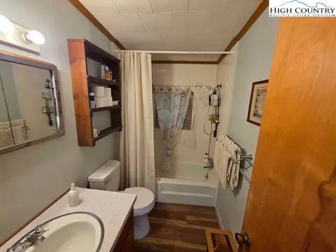 Bath - 4091 Big Ivy Rd, Purlear, NC 28665 photo 2 of 2