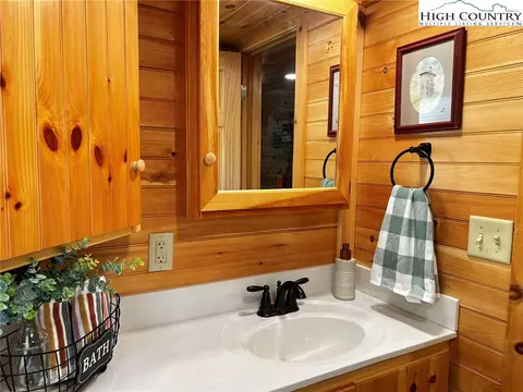 Bath - 267 Crowe Dr, Ennice, NC 28623 photo 2 of 3