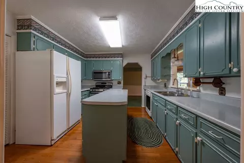 881 Queen St, Boone, NC 28607 photo 5
