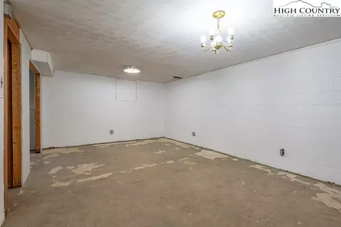 881 Queen St, Boone, NC 28607 photo 30