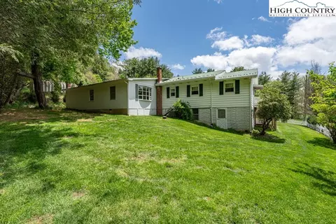 881 Queen St, Boone, NC 28607 photo 4