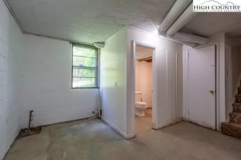 881 Queen St, Boone, NC 28607 photo 32